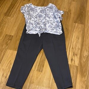 Jones New York Gray Cropped Pants with Floral Top